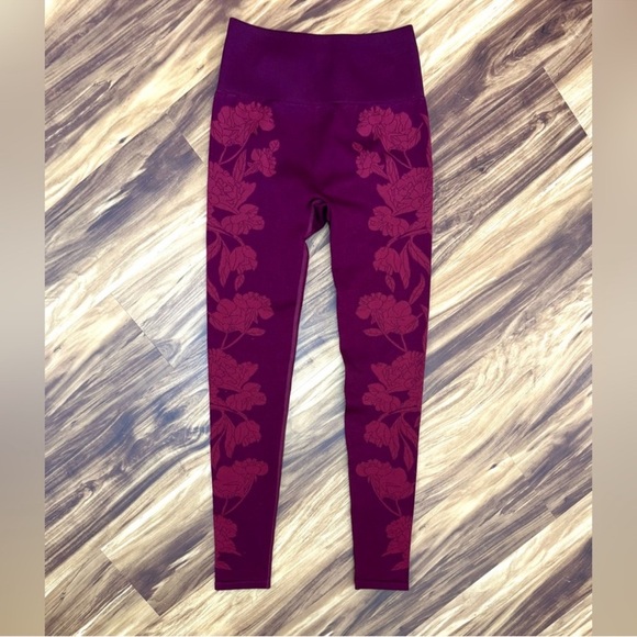 Fabletics Seamless Floral Leggings - Picture 2 of 5